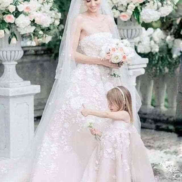 馨时刻：母女共赴婚纱头像的甜蜜定格