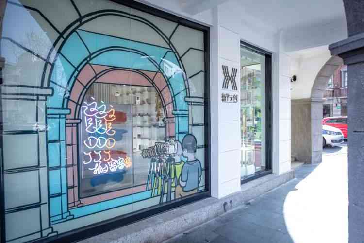 'AI智能创作助手：一键生成橱窗内容，快速应用体验'