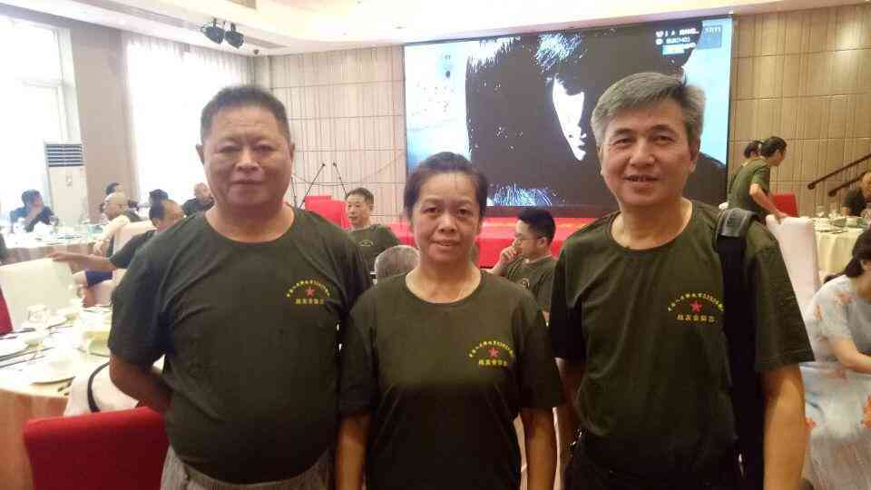 AI乐队海报文案创作全攻略：打造节日氛围与个性的完美融合