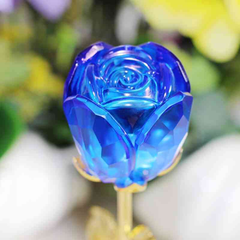 水晶玫瑰花摆件：家居摆放与美好寓意解析及水晶玫瑰花介绍