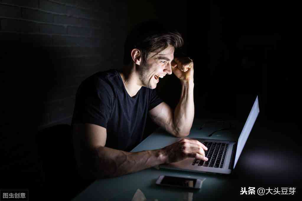 如何应用AI写文案赚钱：打造高效赚钱软件攻略
