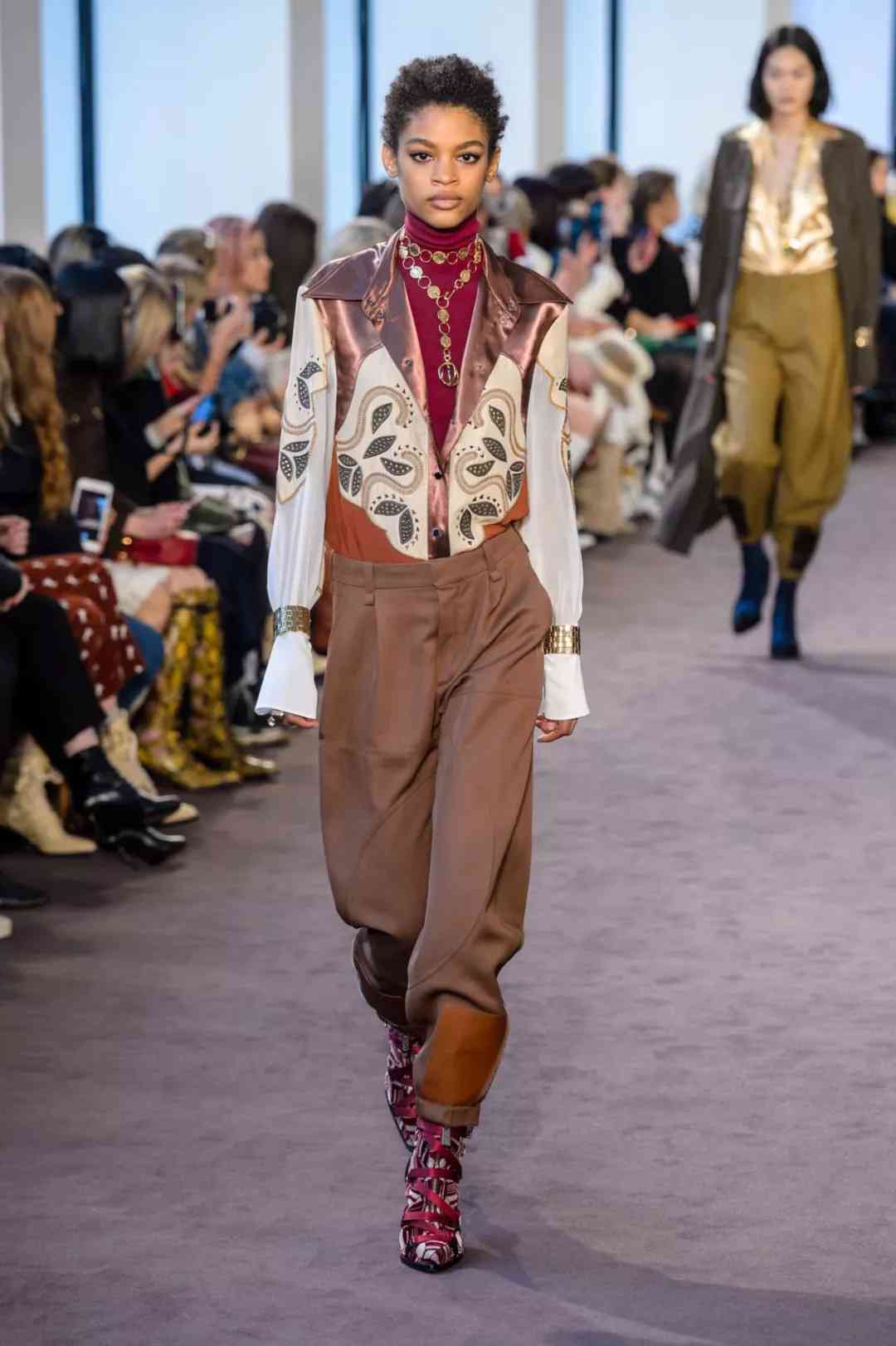 西部牛仔设计：理念、元素、设计师与服饰装饰全解析