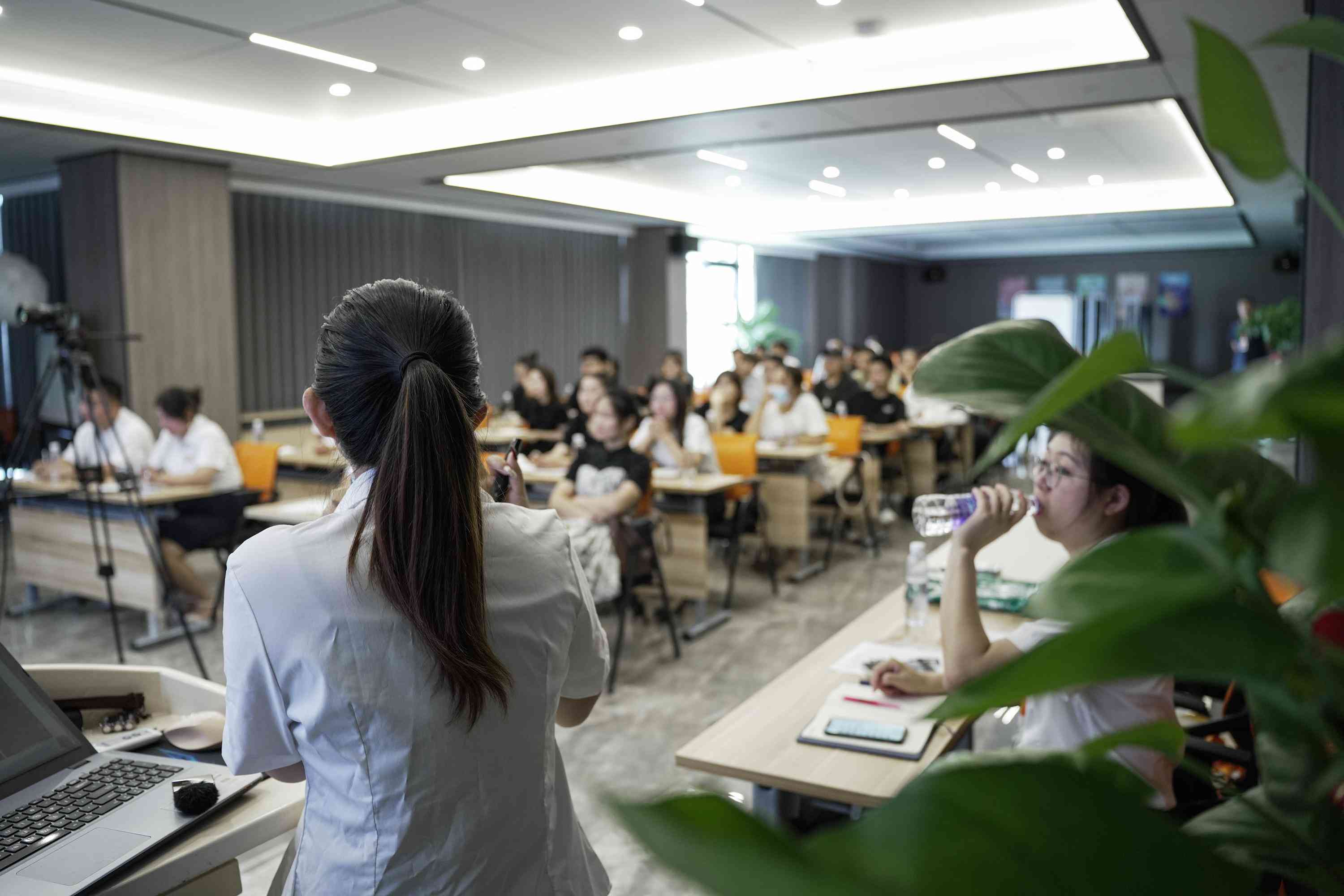 直播文案脚本怎么写：撰写吸睛互动模板攻略