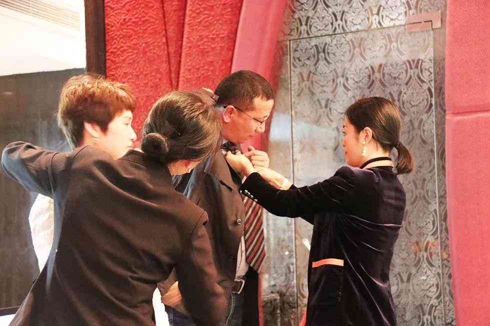 智能助手AI：一键生成专业课程报告攻略