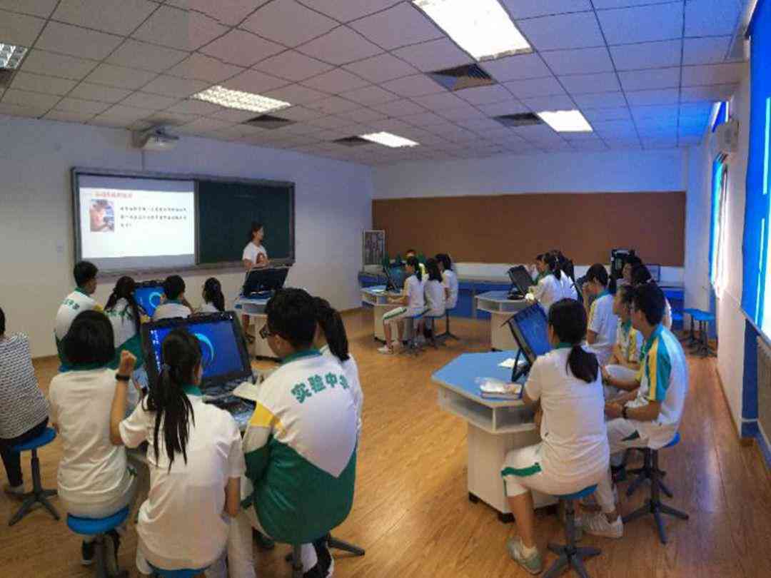 智能助手AI：一键生成专业课程报告攻略