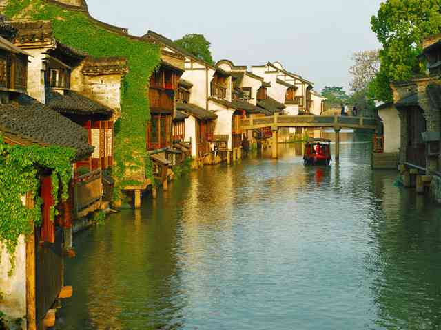 乌镇智慧景区建设全景解析：技术创新与旅游体验的深度融合