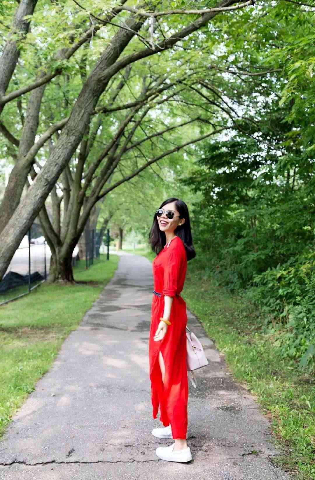 ai写作天下官网网址查询：官网网址是多少