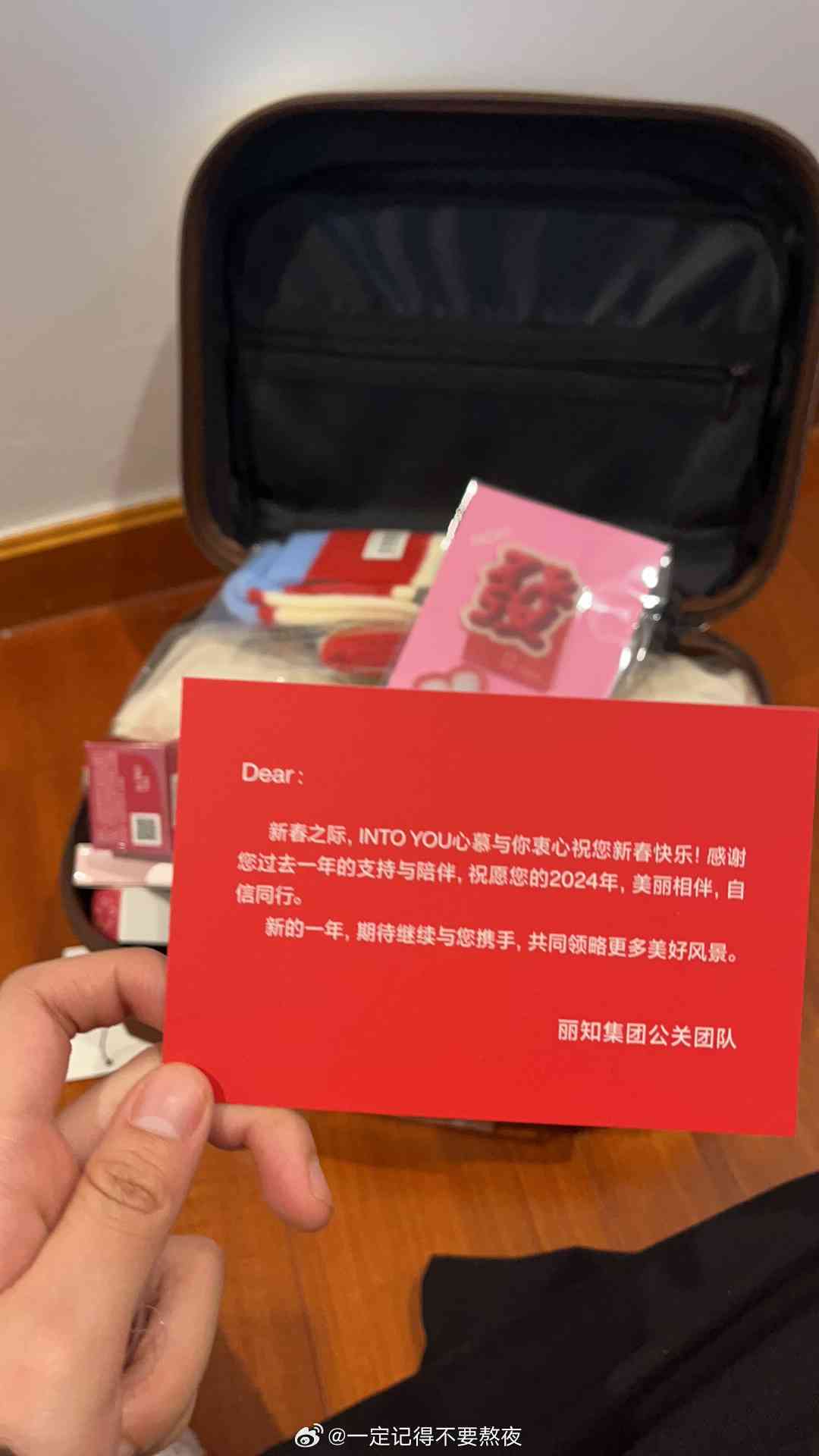 揭秘箱内惊喜：朋友圈独享开箱文案攻略