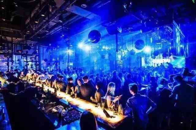 上海文案：朋友圈简短高级，外滩纸醉金迷一瞥