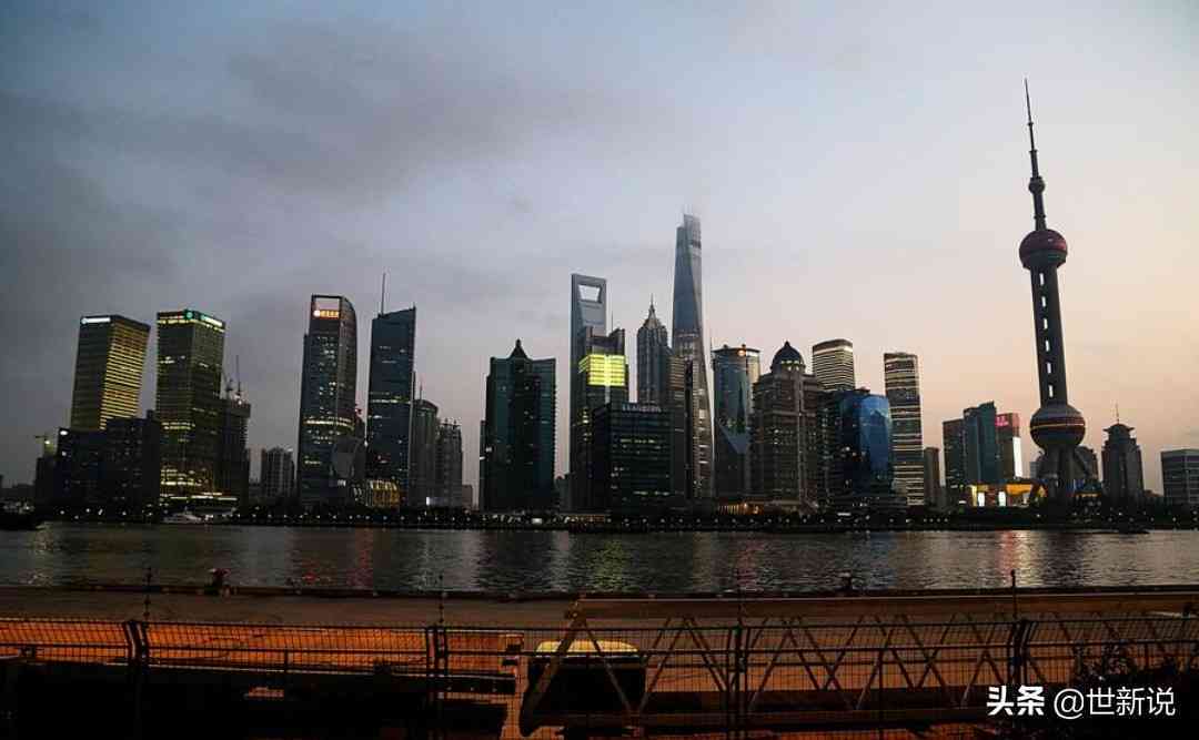 上海文案：朋友圈简短高级，外滩纸醉金迷一瞥