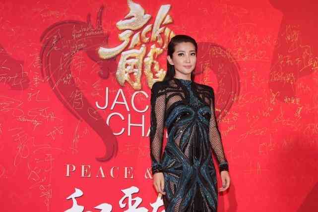 掌握AI技巧：一步步绘制完美透视网格线条
