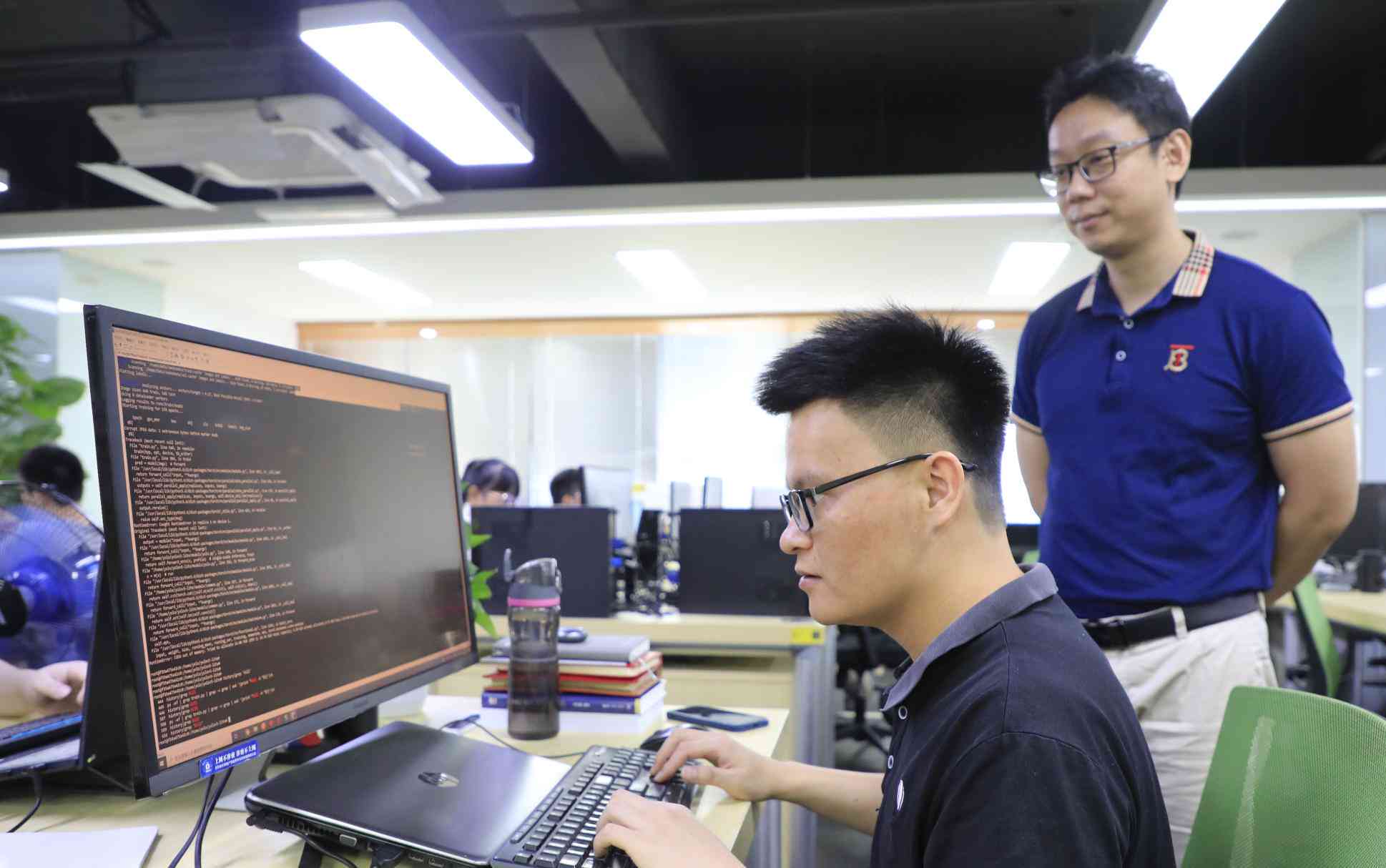 基于AI技术的调研报告智能生成研究分析报告