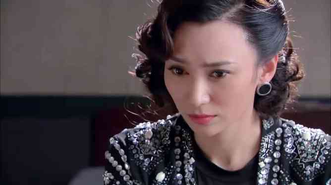 甜美佳人 细语低吟的美女交谈时刻