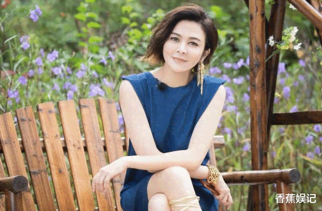 甜美佳人 细语低吟的美女交谈时刻