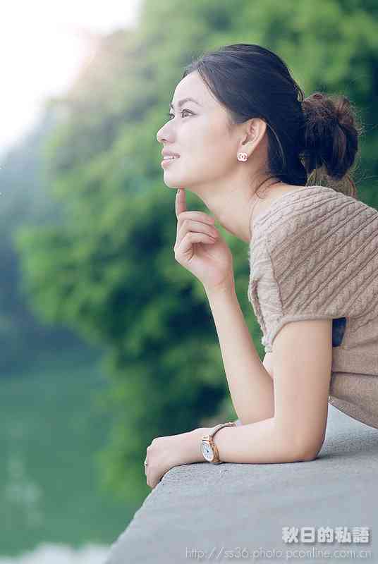 甜美佳人 细语低吟的美女交谈时刻