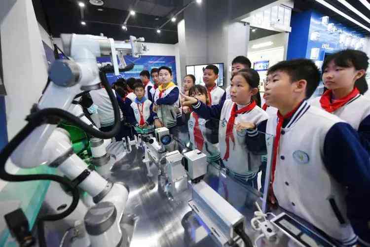 人工智能行业深度解析：AI 领域全面调研报告与未来发展前景探究