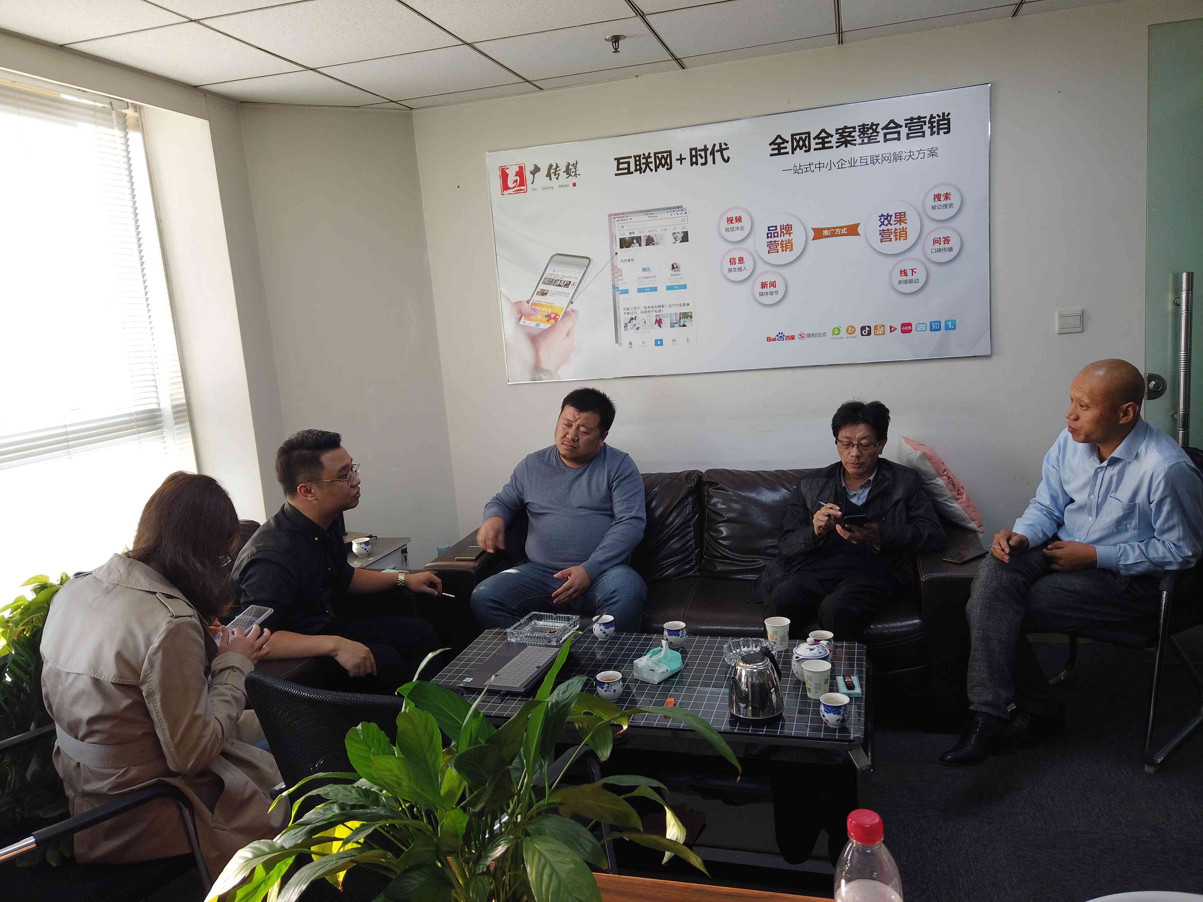 全方位攻略：如何撰写与AI的幽默互动对话文案，涵热门搜索关键词