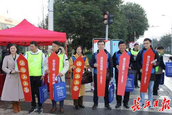 申请工伤认定所需材料与流程：临时工如何填写工伤申请表及找人跑腿指南