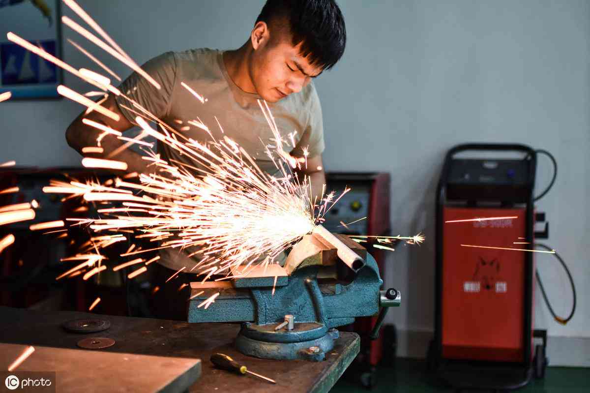 电焊烫伤眼睛用什么方法缓解疼痛、加速愈合及用药水处理