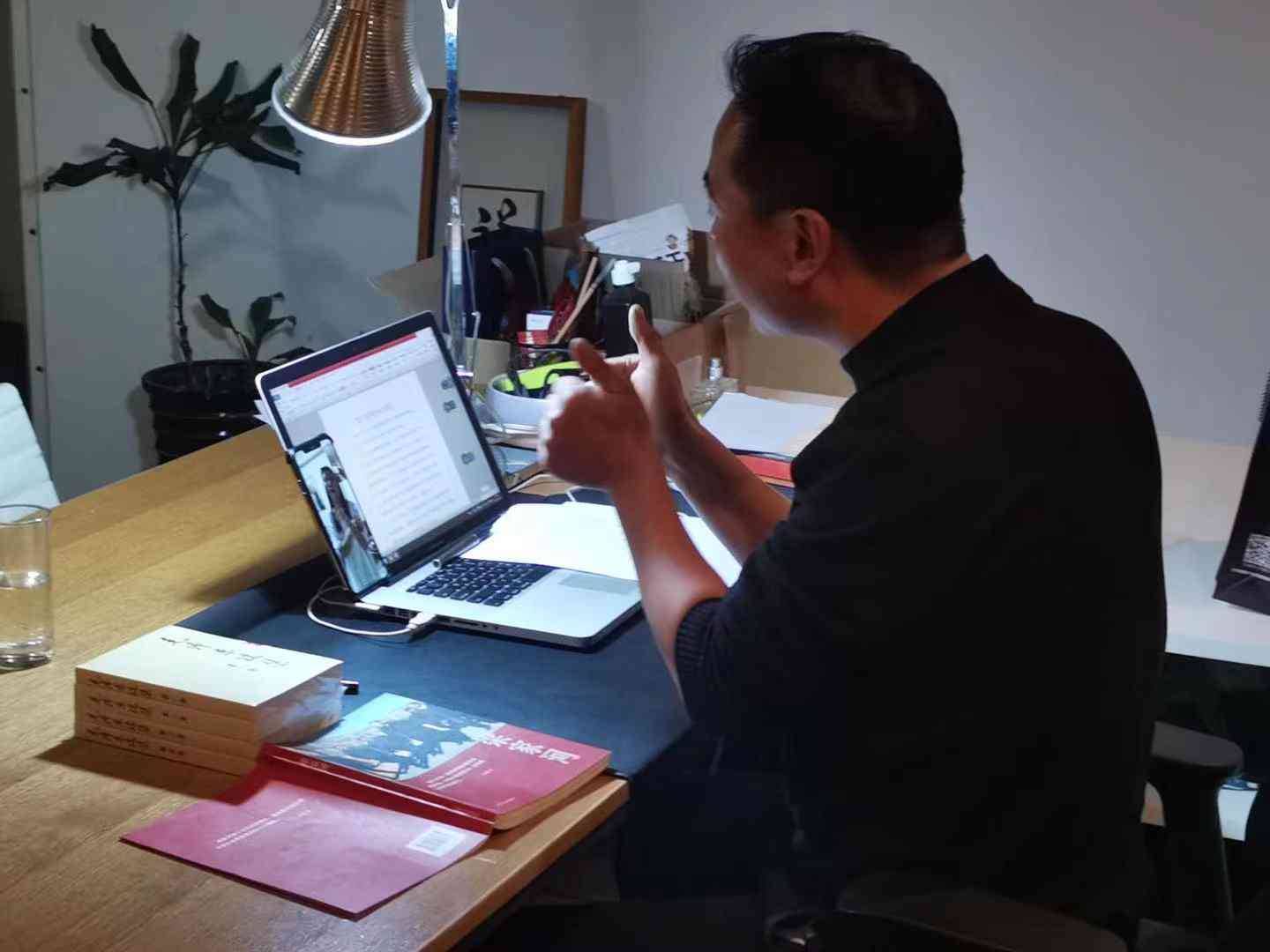 '跨语言沟通利器：AI智能实时翻译助手'