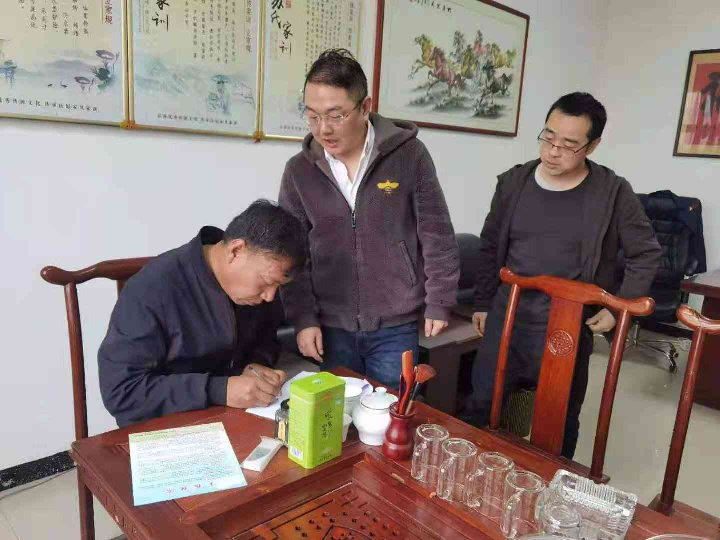 疑似尘肺能认定工伤吗：鉴定流程、工伤待遇及补偿标准解析
