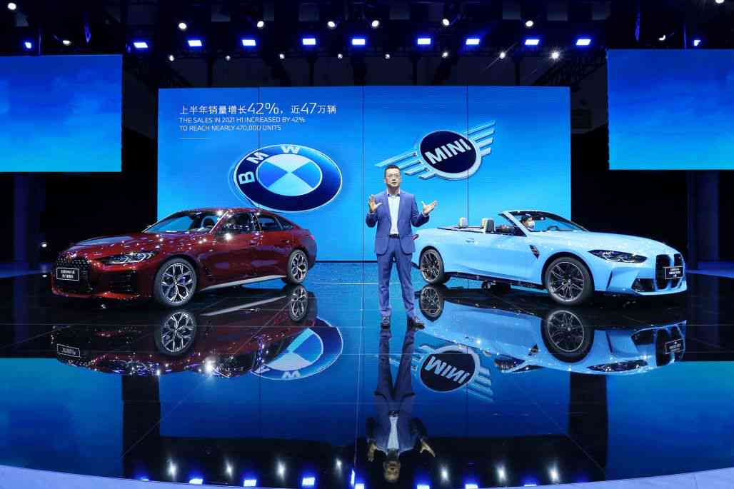 宝马汽车：加速电动化转型，深化数字化布局，展望高质量发展新篇章
