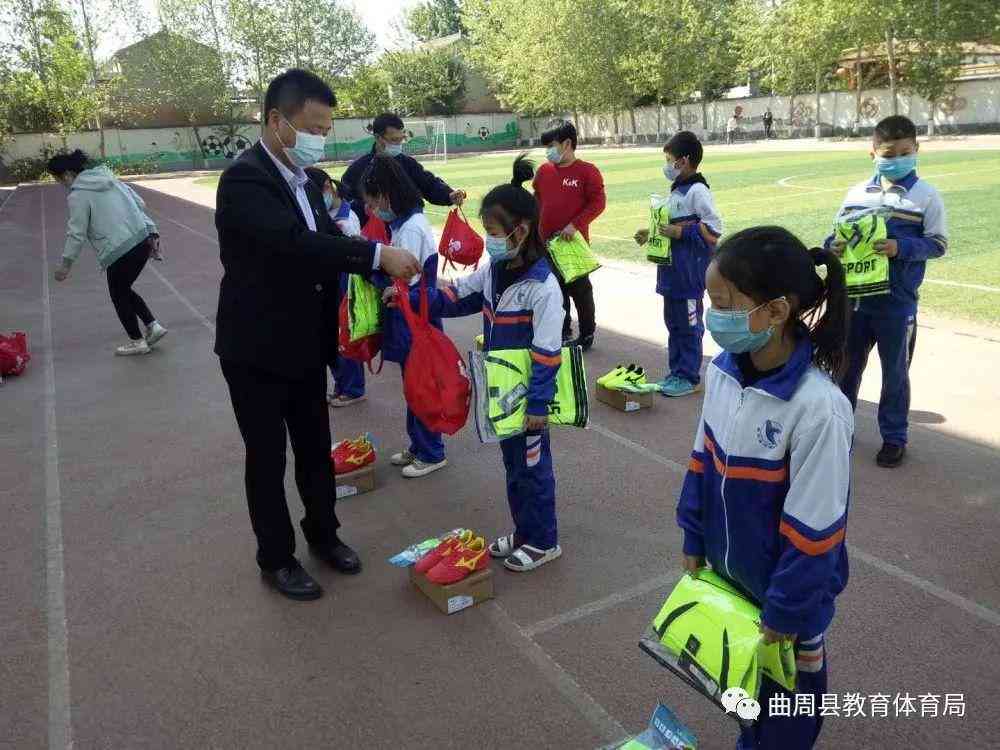 小爱助手教你绘制足球图标：简单易懂的绘画教程