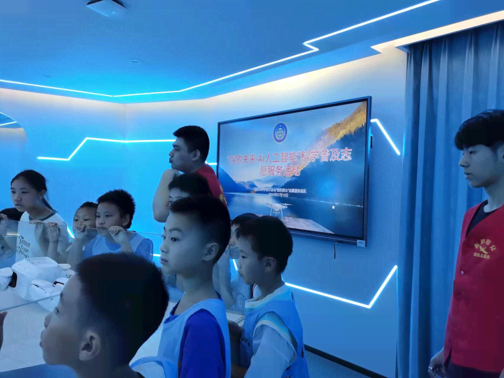 蜻蜓AI志愿文案：赋能社区公益，助力青少年成长，激发科技创新潜能