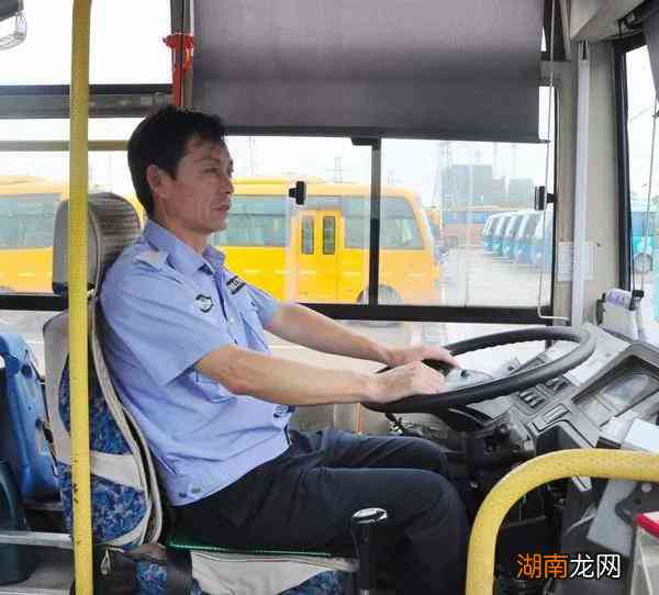福清市公交车司机一个月多少工资正常范围是多少？