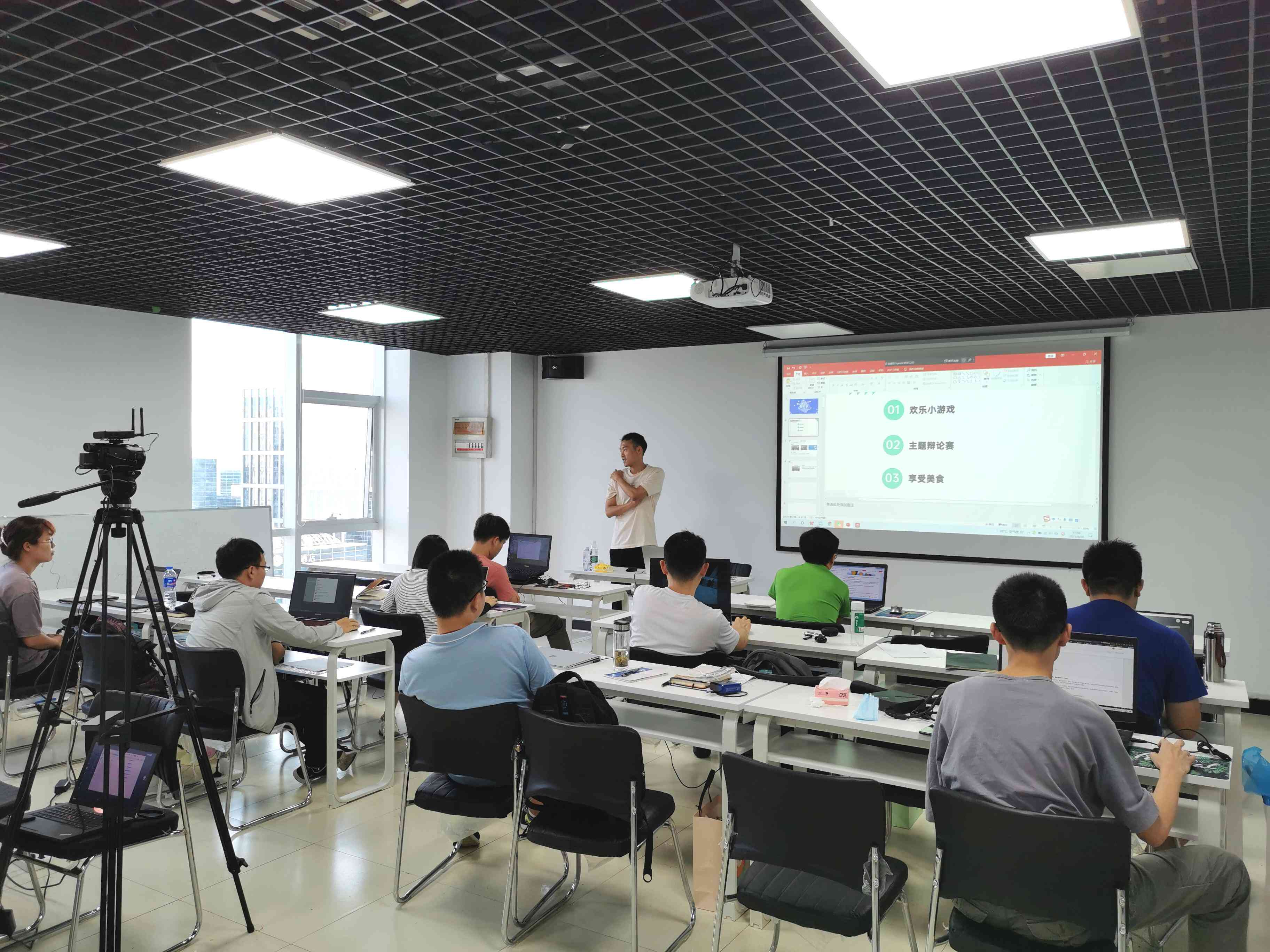 AI提取文章主题：软件推荐与操作方法