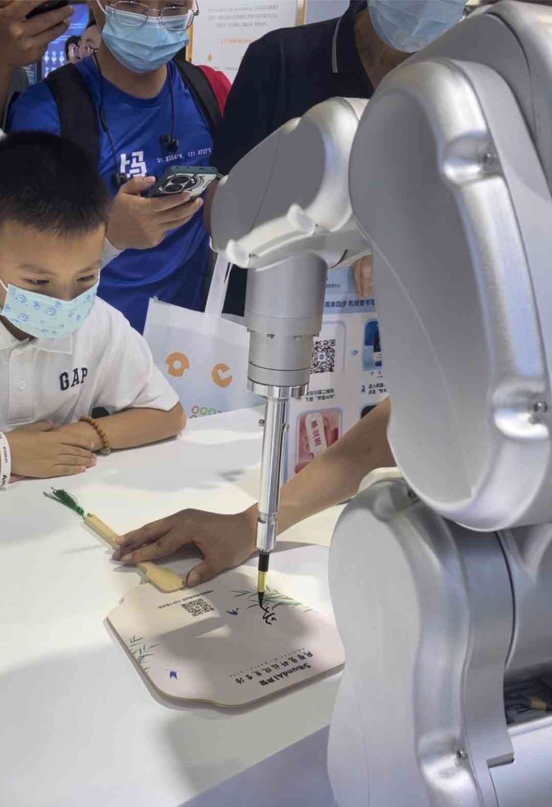 免费的AI人工写作网站：全面推荐人工智能AI智能写作平台免费资源