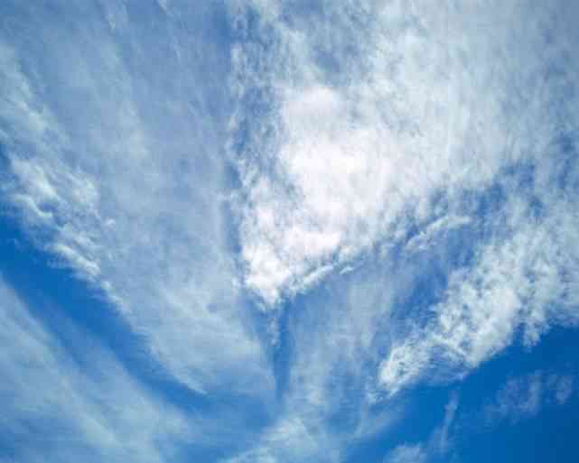 AI绘画教程：如何绘制逼真天空与云彩，涵多种风格与技巧