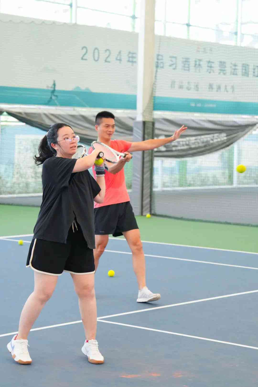 网球肘还能打网球吗：同时探讨其对篮球、拳击及日常重活的影响