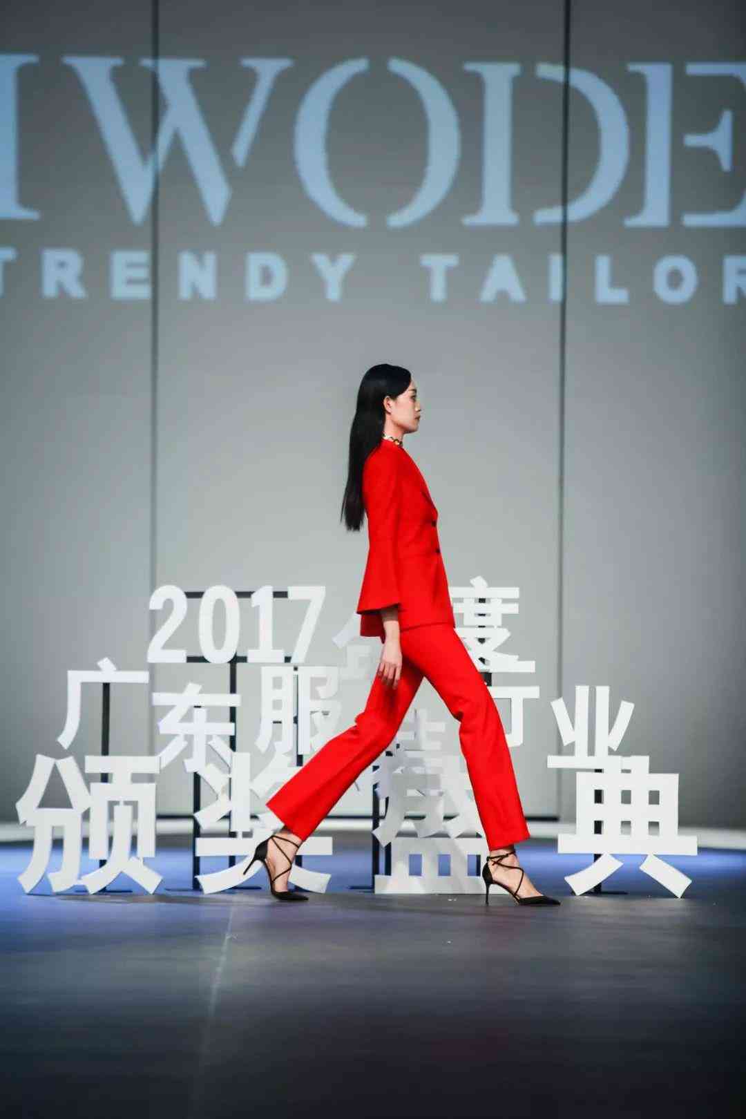 服装热爱文案：简短句子与行业热爱表达汇总