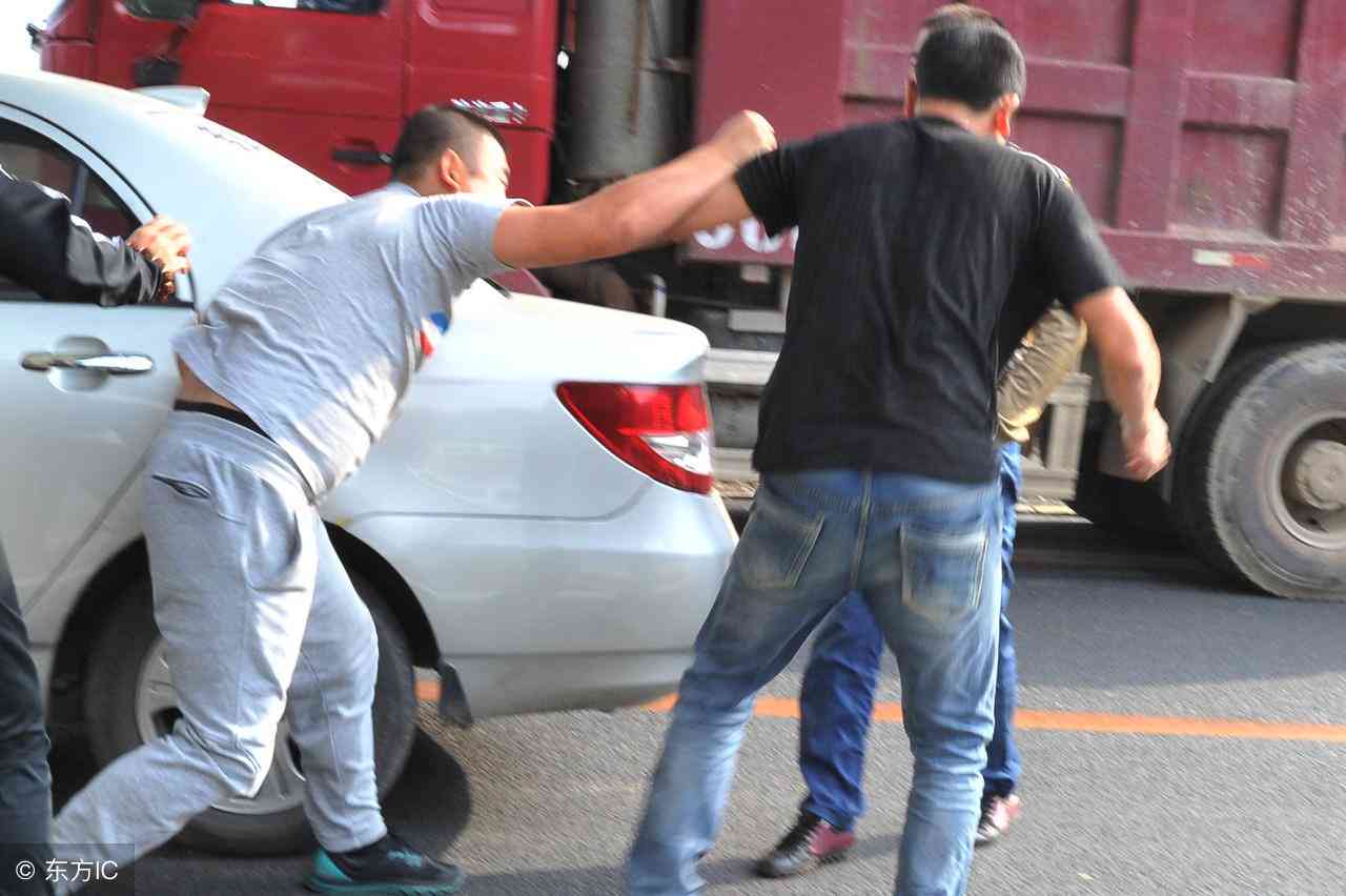 职工打架中工伤认定的标准与条件：详解何种情况下可认定为工伤