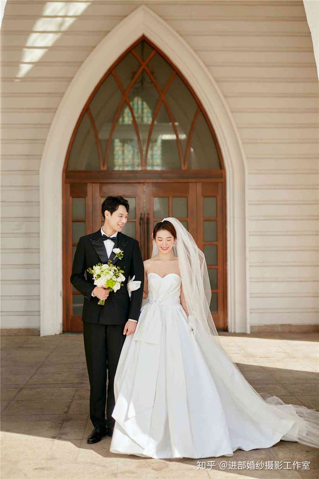 AI风格结婚照片创意文案撰写指南