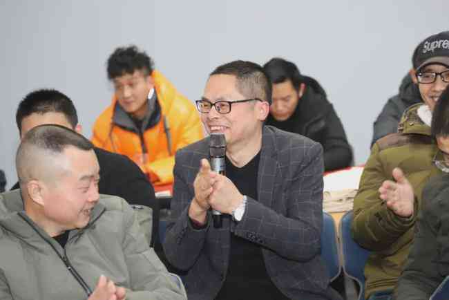 探索疯狂文学的魅力：如何在朋友圈创意分享独特文案与心得