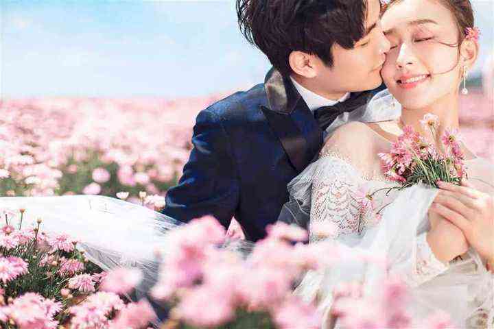 浪漫定格：新婚夫妇专属婚纱写真拍摄指南