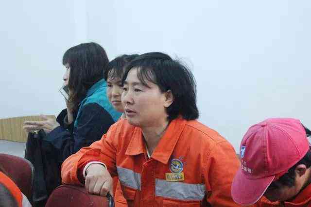 能不能认定工伤：上下班单方事故、50岁以上女工认定标准及相关部门决策因素