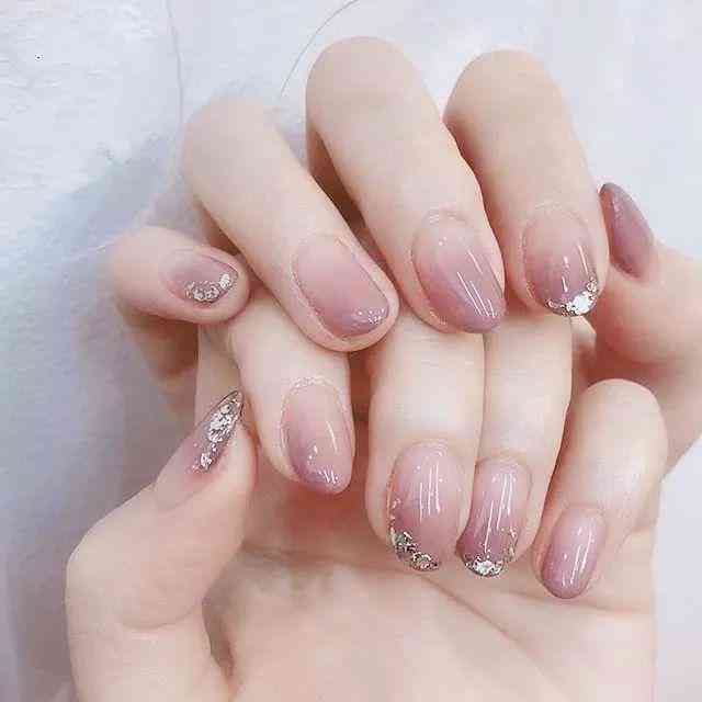 ai渐变美甲文案怎么写