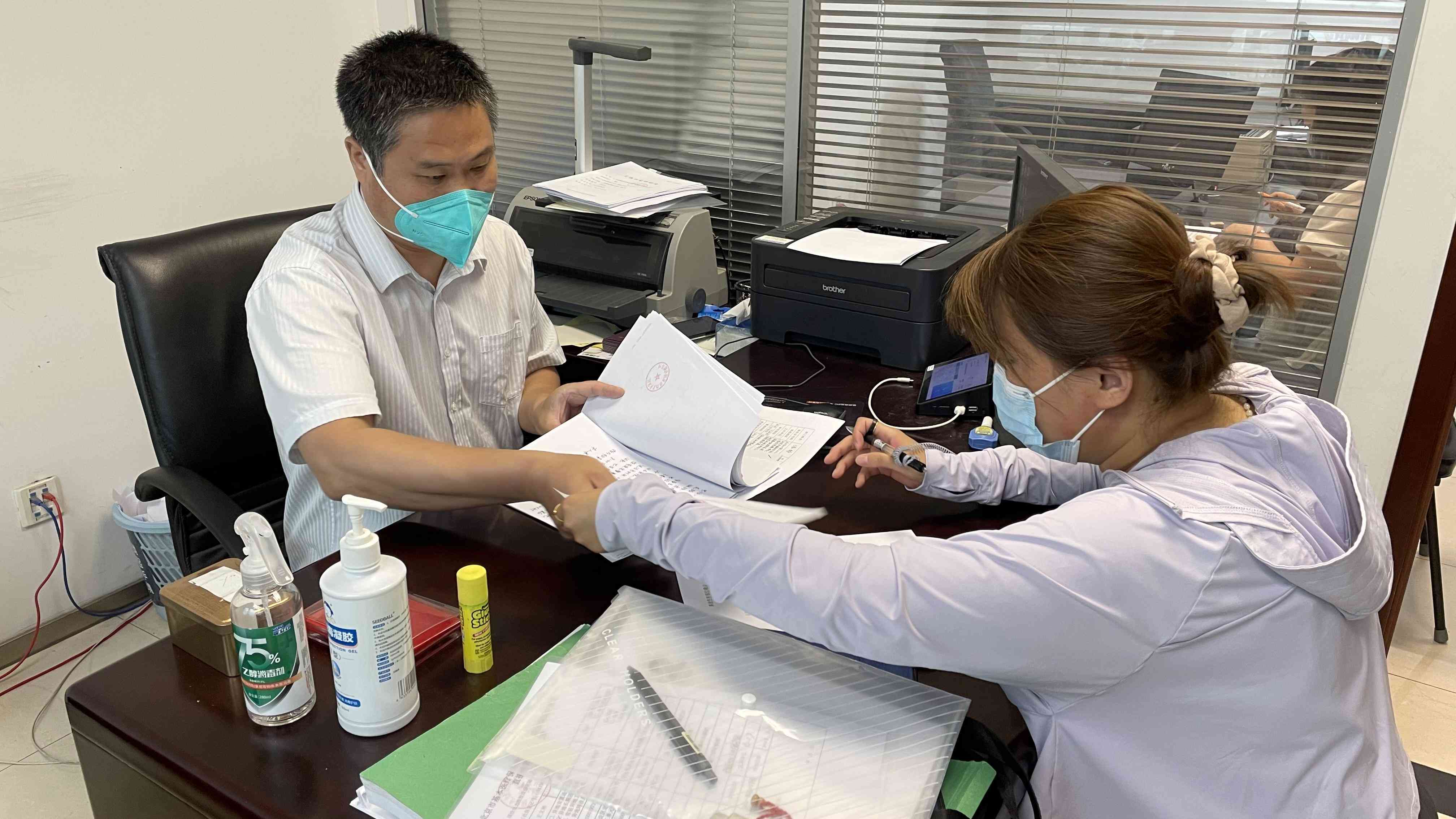 被同事打伤可以认定工伤吗
