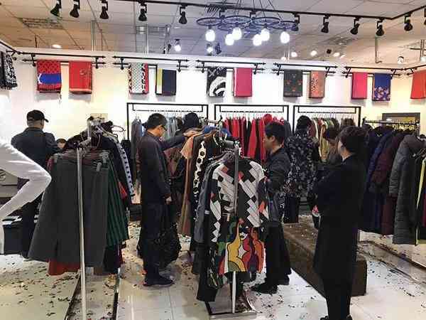 ai琳服装店文案