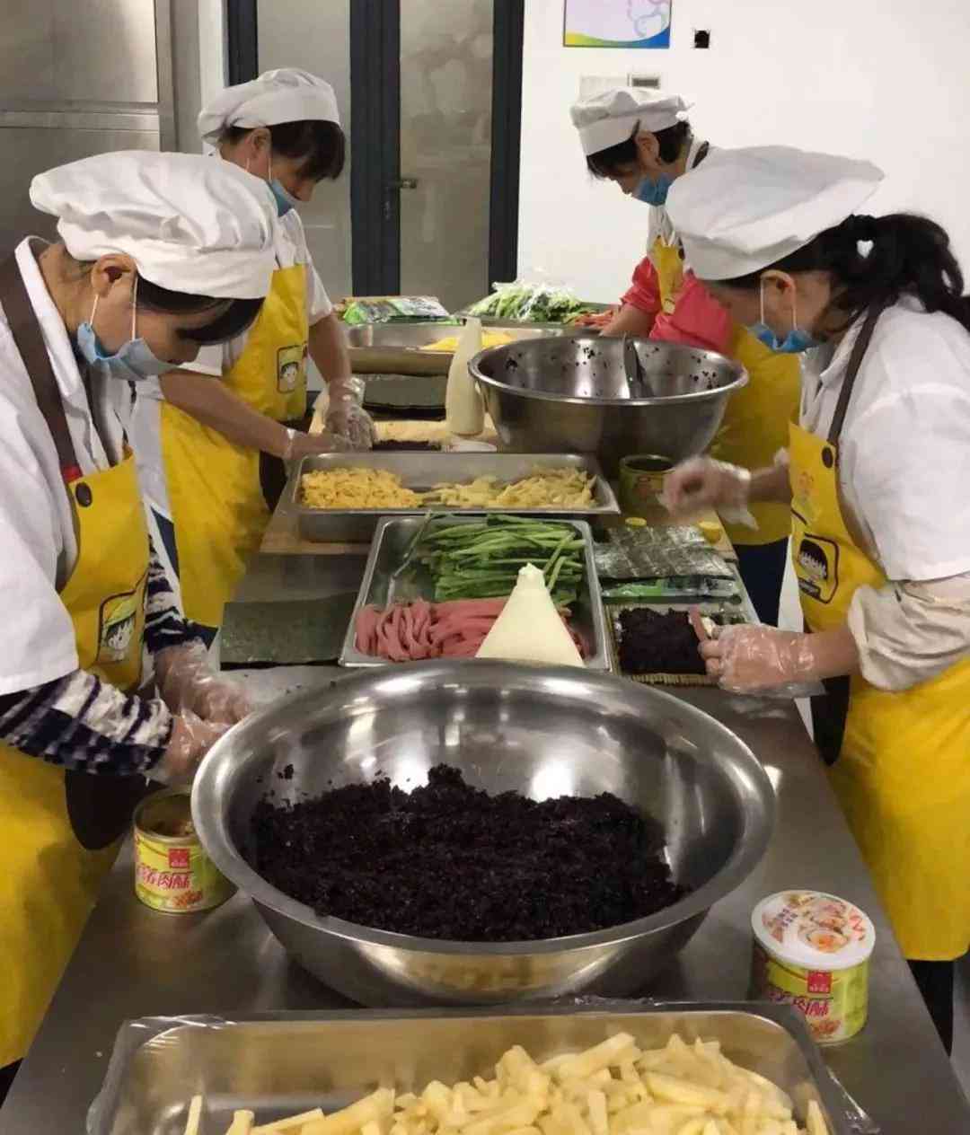 食堂摔伤可以认定工伤