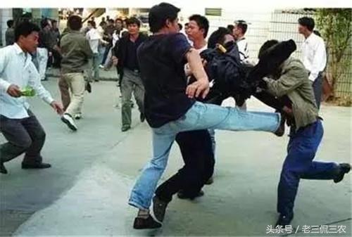 农民工伤赔偿谁