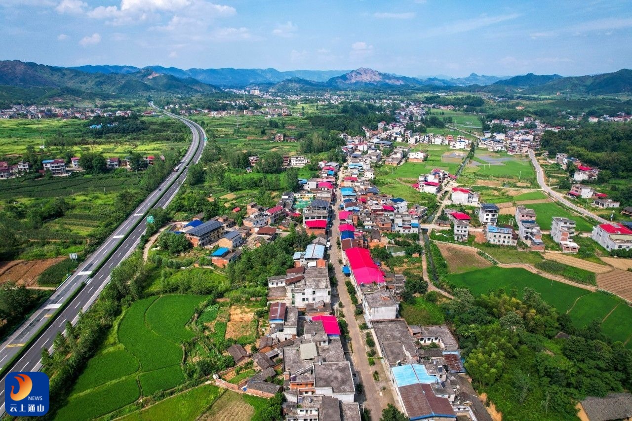 【图文】通山：路通八方 振兴乡村
