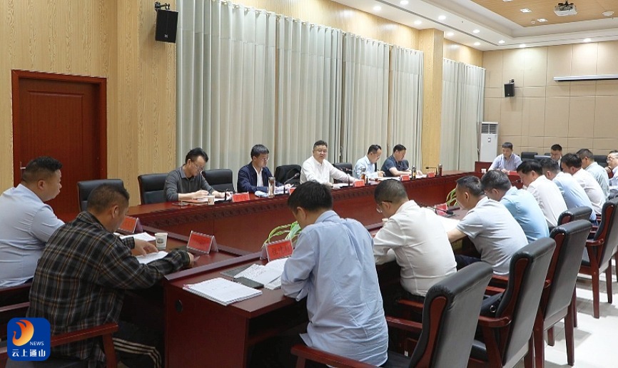 陈洪豪主持召开南林农机产业园装备制造项目调度会时强调：坚持问题导向 目标导向 全力推动农机装备制造产业集群化 规模化发展