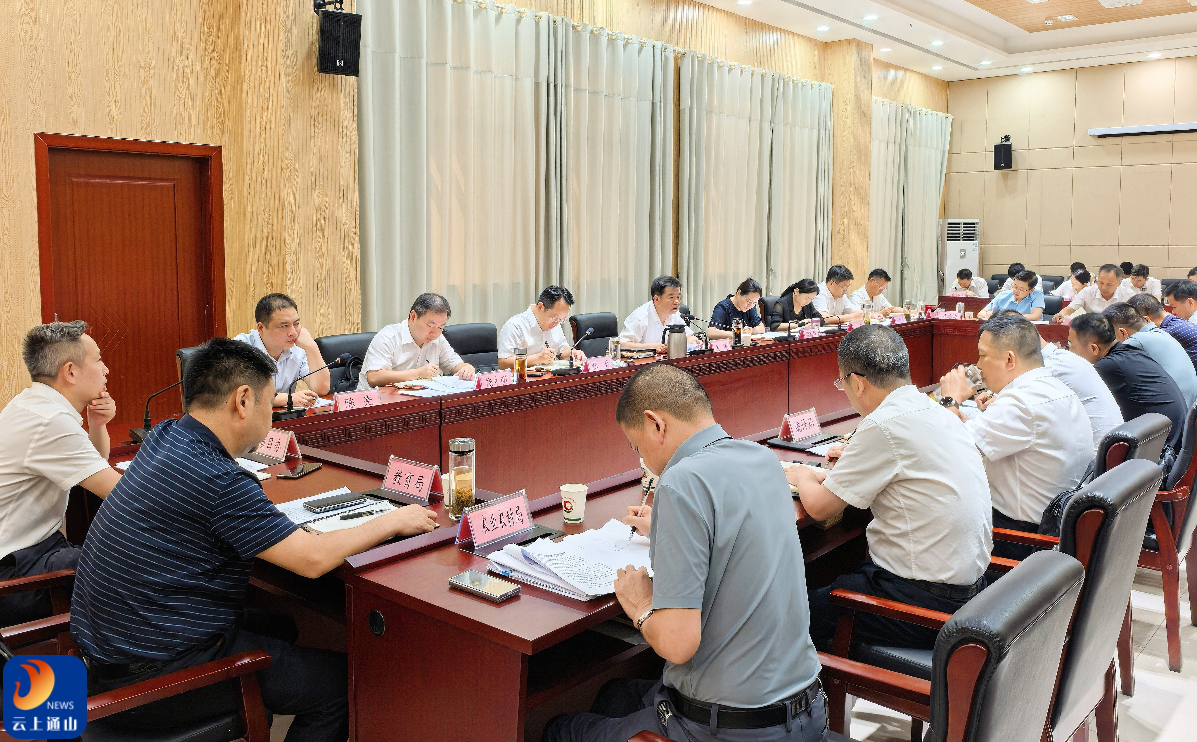 吴涛主持召开2025年季度集中开工重大项目调度暨11月入库纳统推进会