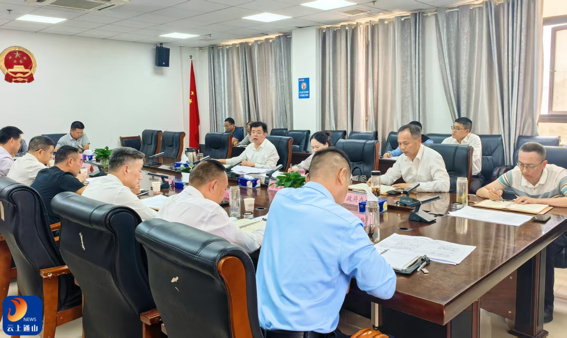 吴涛主持召开全县交通运输重点项目推进会时强调：以工业化思维推进交通建设 构建“铁水公空”立体格局赋能高质量发展