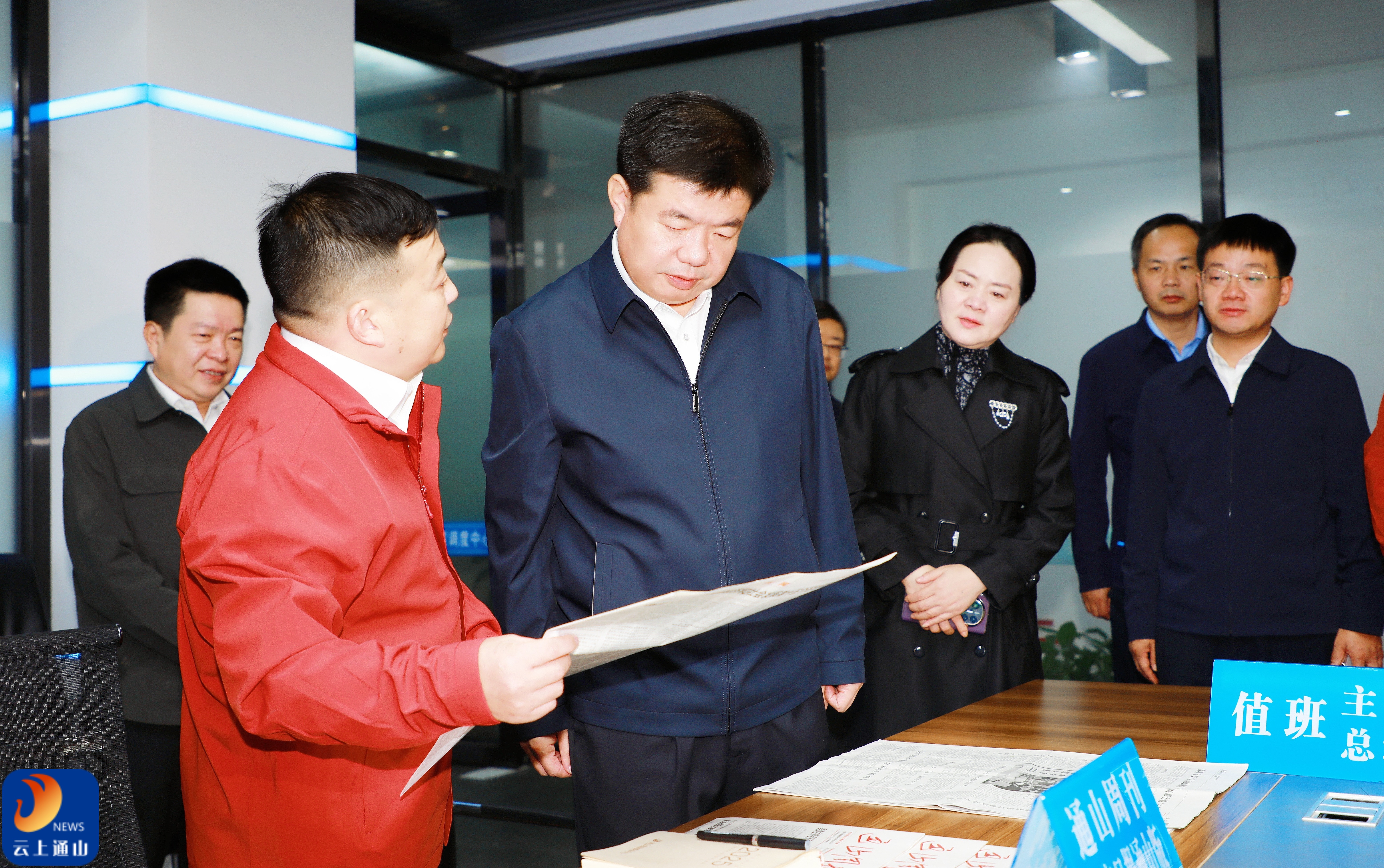 吴涛看望慰问新闻工作者：唱响主旋律 凝聚正能量 为高质量发展营造良好舆论氛围