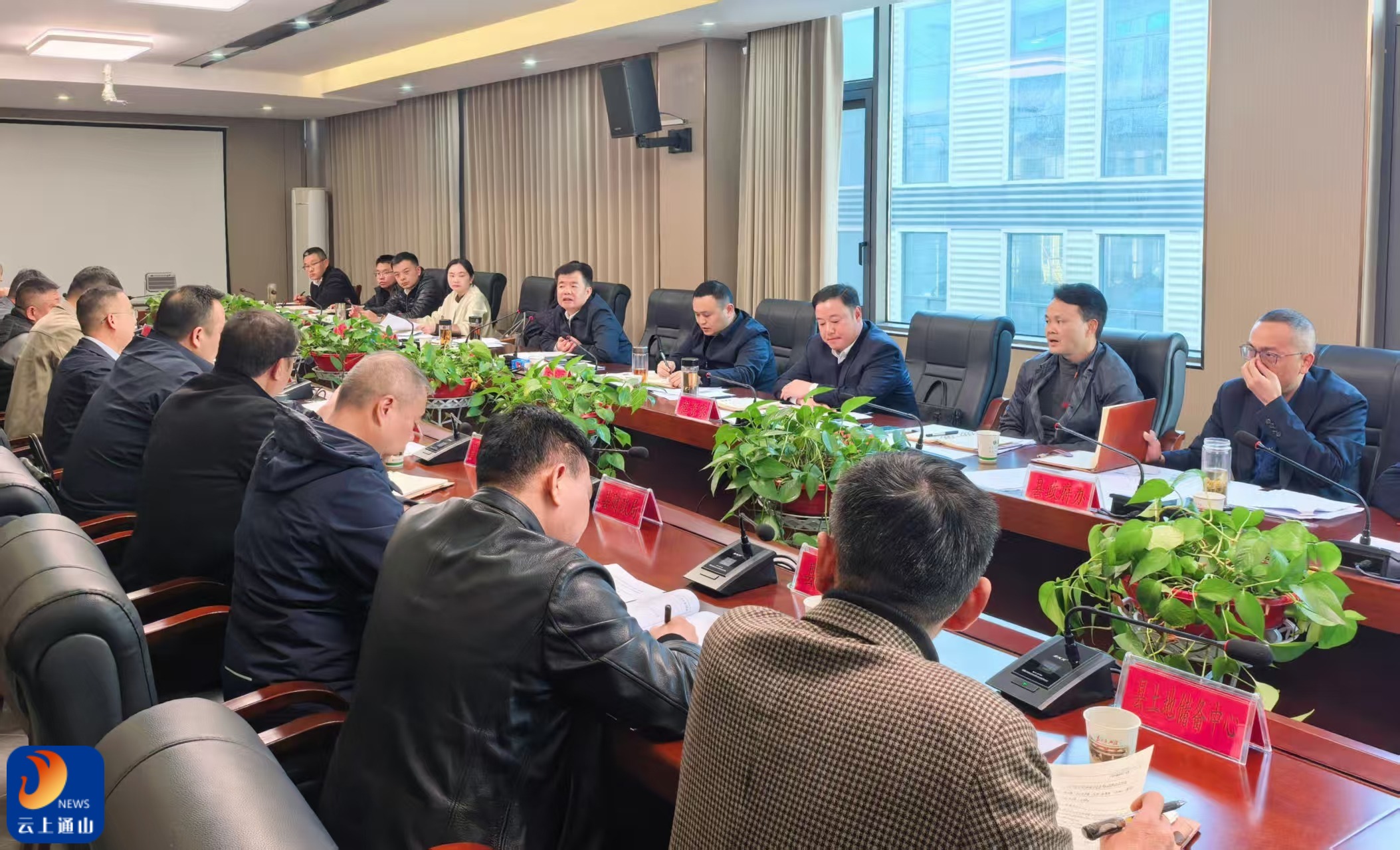 吴涛主持召开电子信息产业园建设专题会议：不舍昼夜 奋力冲刺 为县域经济高质量发展多作贡献